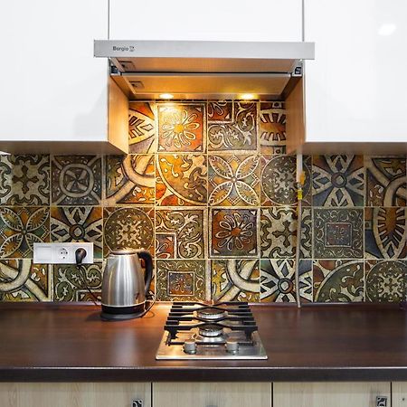Lion King Krakivska Apartment ลวีฟ ภายนอก รูปภาพ